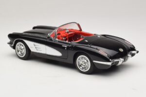 Chevrolet Corvette C1 Tuxedo Black AUTOart 1:18 71142 Pressofusione — immagine 7 di 8