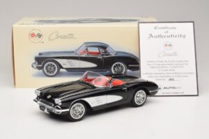 Chevrolet Corvette C1 Tuxedo Black AUTOart 1:18 71142 Pressofusione — immagine 8 di 8