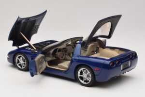 Chevrolet Corvette C5 Commemorative Edition Blu AUTOart 1:18 71157 Pressofusione — immagine 6 di 9