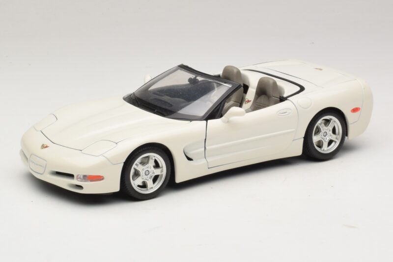 Chevrolet Corvette C5 Cabrio Bianco Bburago 1:18 3076-P1 Pressofusione
