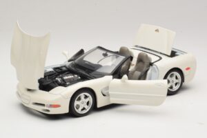 Chevrolet Corvette C5 Cabrio Bianco Bburago 1:18 3076-P1 Pressofusione — immagine 2 di 8