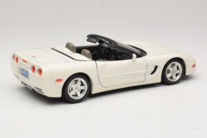 Chevrolet Corvette C5 Cabrio Bianco Bburago 1:18 3076-P1 Pressofusione — immagine 3 di 8
