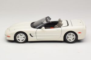 Chevrolet Corvette C5 Cabrio Bianco Bburago 1:18 3076-P1 Pressofusione — immagine 4 di 8