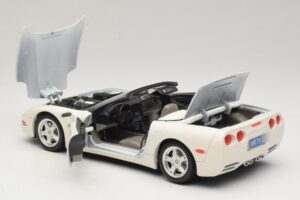 Chevrolet Corvette C5 Cabrio Bianco Bburago 1:18 3076-P1 Pressofusione — immagine 5 di 8