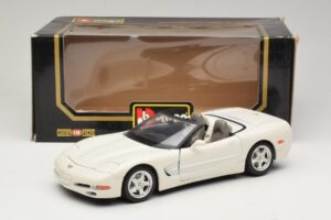 Chevrolet Corvette C5 Cabrio Bianco Bburago 1:18 3076-P1 Pressofusione — immagine 8 di 8