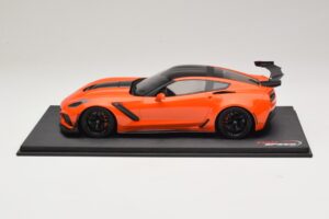 Chevrolet Corvette C7 ZR-1 High Voltage Tint TopSpeed 1:18 TS0147 Resina — immagine 3 di 6