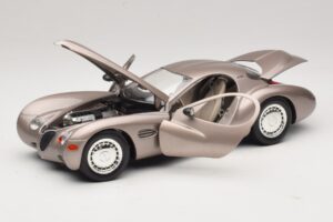 Chrysler Atlantic Beige Guiloy 1:18 68570 Pressofusione — immagine 2 di 8