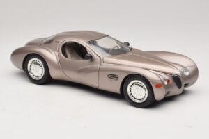Chrysler Atlantic Beige Guiloy 1:18 68570 Pressofusione — immagine 6 di 8