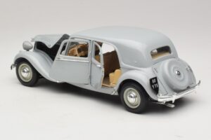 Citroen 15CV Six Grigio Maisto 1:18 31837 Pressofusione — immagine 5 di 8