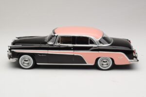 DeSoto Fireflite Sedan Nero & Rosa KK-Scale 1:18 KKDC181542 Pressofusione — immagine 3 di 6