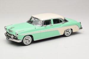 DeSoto Fireflite Sedan Verde Chiaro & Crema KK-Scale 1:18 DeSoto Fireflite Sedan Verde Chiaro & Crema KK-Scale 1:18 KKDC181543 Pressofusione