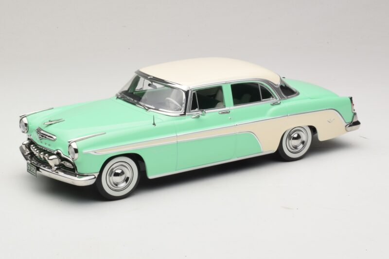 DeSoto Fireflite Sedan Verde Chiaro & Crema KK-Scale 1:18 KKDC181543 Pressofusione