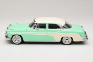 DeSoto Fireflite Sedan Verde Chiaro & Crema KK-Scale 1:18 KKDC181543 Pressofusione — immagine 3 di 6