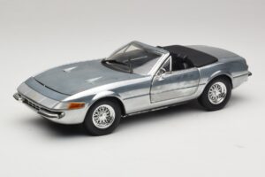 Ferrari 365 GTS Chrome Silver Hot Wheels 1:18 25738 Pressofusione