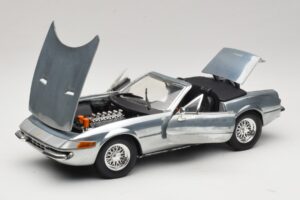 Ferrari 365 GTS Chrome Silver Hot Wheels 1:18 25738 Pressofusione — immagine 2 di 8