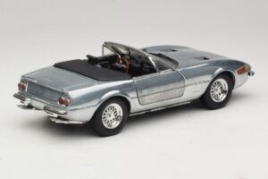 Ferrari 365 GTS Chrome Silver Hot Wheels 1:18 25738 Pressofusione — immagine 3 di 8