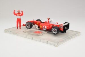 Ferrari F2004 #1 M. Schumacher F1 World Champion 2004 Con Tuta Da Gara Hot Wheels 1:18 B66221 Pressofusione — immagine 5 di 6