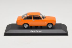 Ford Escort Mk2 Arancione Maxichamps 1:43 Ford Escort Mk2 Arancione Maxichamps 1:43 940084101 Pressofusione