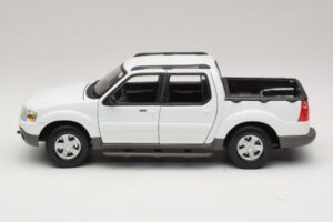 Ford Explorer Sport Trac Bianco Maisto 1:18 36891 Pressofusione — immagine 4 di 8