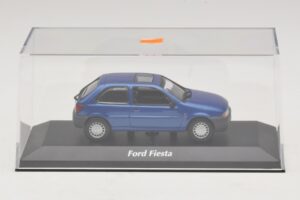 Ford Fiesta Mk4 Blu Metallizzato Maxichamps 1:43 940085061 Pressofusione — immagine 4 di 5