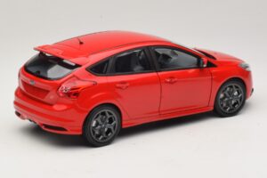 Ford Focus ST Mk2 Rosso Minichamps 1:18 110082002 Pressofusione — immagine 3 di 8