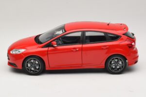 Ford Focus ST Mk2 Rosso Minichamps 1:18 110082002 Pressofusione — immagine 4 di 8