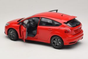 Ford Focus ST Mk2 Rosso Minichamps 1:18 110082002 Pressofusione — immagine 5 di 8