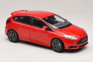 Ford Focus ST Mk2 Rosso Minichamps 1:18 110082002 Pressofusione — immagine 6 di 8