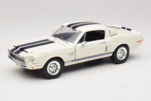 Ford Shelby GT500KR Bianco Road Legends 1:18 92168 Pressofusione