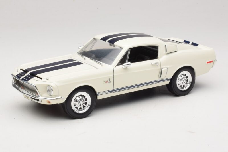 Ford Shelby GT500KR Bianco Road Legends 1:18 92168 Pressofusione