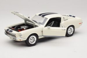 Ford Shelby GT500KR Bianco Road Legends 1:18 92168 Pressofusione — immagine 2 di 8