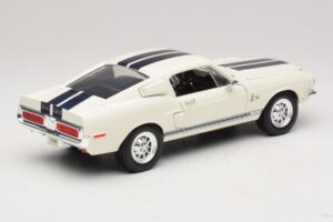Ford Shelby GT500KR Bianco Road Legends 1:18 92168 Pressofusione — immagine 3 di 8