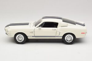Ford Shelby GT500KR Bianco Road Legends 1:18 92168 Pressofusione — immagine 4 di 8