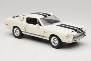 Ford Shelby GT500KR Bianco Road Legends 1:18 92168 Pressofusione — immagine 6 di 8