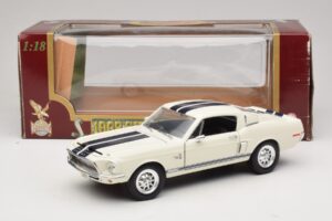 Ford Shelby GT500KR Bianco Road Legends 1:18 92168 Pressofusione — immagine 8 di 8