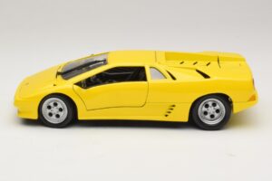 Lamborghini Diablo Giallo Maisto 1:18 32803 Pressofusione — immagine 4 di 8
