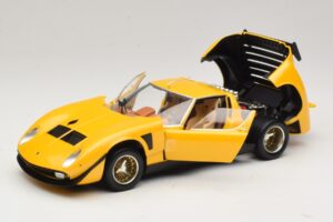 Lamborghini Miura SVR Giallo & Nero Kyosho 1:18 08319GY Pressofusione — immagine 2 di 8