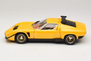 Lamborghini Miura SVR Giallo & Nero Kyosho 1:18 08319GY Pressofusione — immagine 4 di 8