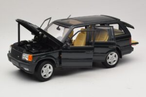 Land Rover Range Rover P38A 4.6 HSE Verde Metallizzato AUTOart 1:18 70010 Pressofusione — immagine 2 di 8