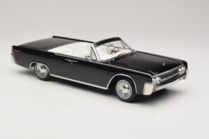 Lincoln Continental Convertible Nero Bad Boys KK-Scale 1:18 KKDC181521 Pressofusione — immagine 5 di 7