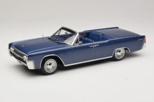 Lincoln Continental Convertible Blu Metallizzato The Lincoln Lawyer KK-Scale 1:18 Lincoln Continental Convertible Blu Metallizzato The Lincoln Lawyer KK-Scale 1:18 KKDC181522 Pressofusione