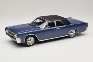 Lincoln Continental Convertible Blu Metallizzato The Lincoln Lawyer KK-Scale 1:18 KKDC181522 Pressofusione — immagine 2 di 7