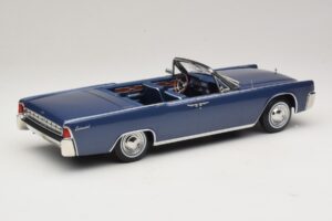Lincoln Continental Convertible Blu Metallizzato The Lincoln Lawyer KK-Scale 1:18 KKDC181522 Pressofusione — immagine 3 di 7