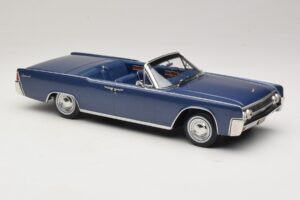 Lincoln Continental Convertible Blu Metallizzato The Lincoln Lawyer KK-Scale 1:18 KKDC181522 Pressofusione — immagine 5 di 7