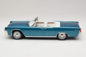 Lincoln Continental Convertible Turchese Metallizzato KK-Scale 1:18 KKDC181524 Pressofusione — immagine 4 di 7