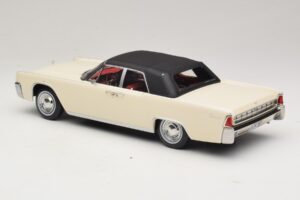 Lincoln Continental Convertible Bianco John F. Kennedy KK-Scale 1:18 KKDC181523 Pressofusione — immagine 6 di 7