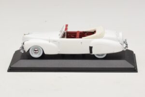 Lincoln Continental Cabriolet Bianco Minichamps 1:43 Lincoln Continental Cabriolet Bianco Minichamps 1:43 400082501 Pressofusione