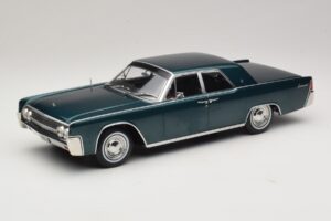 Lincoln Continental Verde Scuro Metallizzato Matrix Reloaded & Revolutions KK-Scale 1:18 Lincoln Continental Verde Scuro Metallizzato Matrix Reloaded & Revolutions KK-Scale 1:18 KKDC181481 Pressofusione