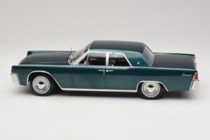 Lincoln Continental Verde Scuro Metallizzato Matrix Reloaded & Revolutions KK-Scale 1:18 KKDC181481 Pressofusione — immagine 3 di 6