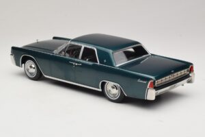 Lincoln Continental Verde Scuro Metallizzato Matrix Reloaded & Revolutions KK-Scale 1:18 KKDC181481 Pressofusione — immagine 5 di 6